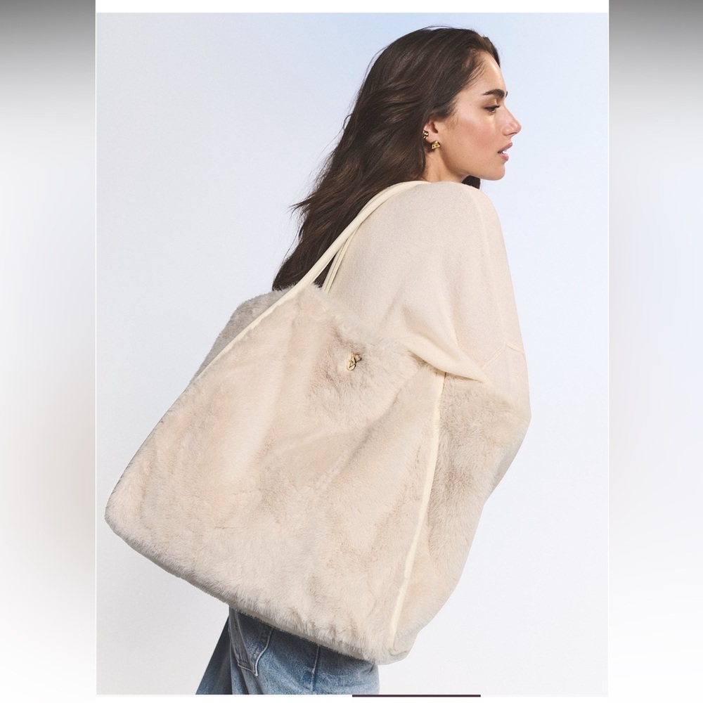 (Inventory 25) Victoria’s Secret Faux-Fur Elegant Cream Tote Bag - Picture 3 of 4